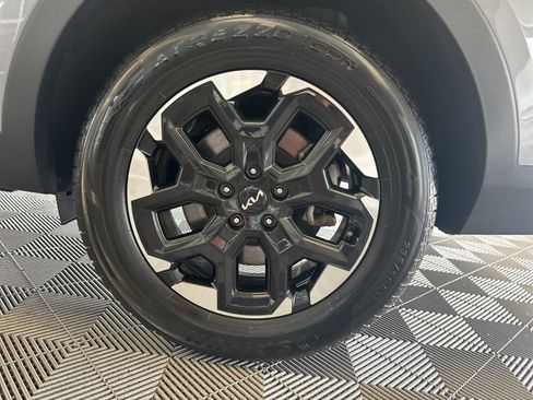 Used 2024 Kia Sorento S image 9