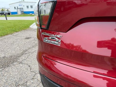 Used 2017 Ford Escape SE w/ Equipment Group 201A FWD image 8