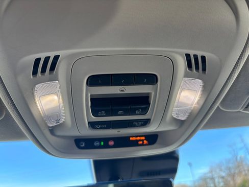 Used 2022 Buick Envision Avenir w/ Technology Package II AWD/4WD image 29