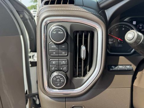 Used 2020 Chevrolet Silverado 1500 LTZ w/ LTZ Plus Package AWD/4WD image 17