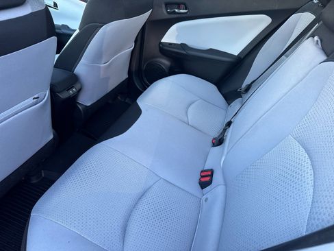 Used 2022 Toyota Prius LE image 12