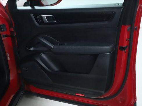 Used 2021 Porsche Cayenne Coupe image 36