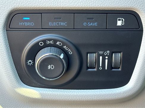 Used 2022 Jeep Grand Cherokee Overland w/ Advanced Protech Group III image 15