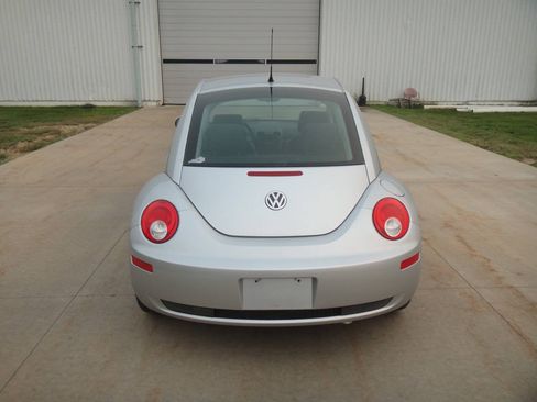 Used 2006 Volkswagen Beetle Coupe w/ Package 1 FWD image 8