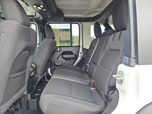 Used 2023 Jeep Wrangler Unlimited w/ Cold Weather Group AWD/4WD image 17