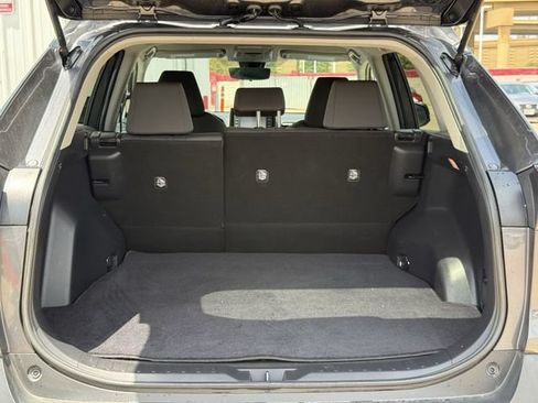 Used 2021 Toyota RAV4 XLE FWD image 31