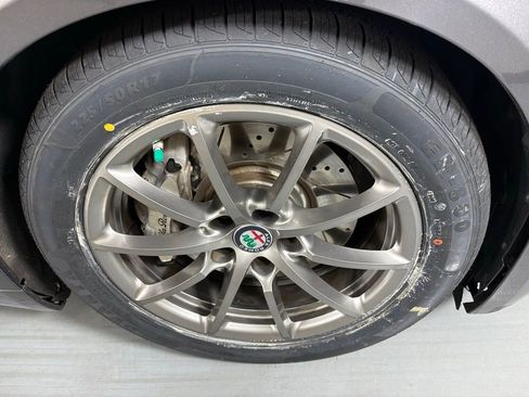 Used 2019 Alfa Romeo Giulia image 12