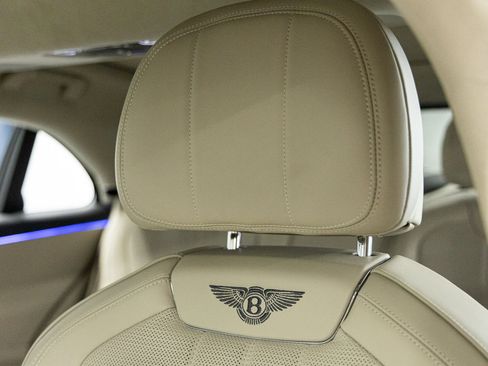 Used 2023 Bentley Flying Spur V8 image 25