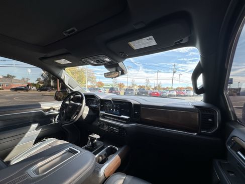 Used 2022 Chevrolet Silverado 1500 High Country w/ High Country Premium Package image 30