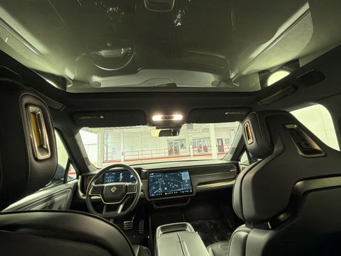 Used 2024 Rivian R1S Adventure image 24