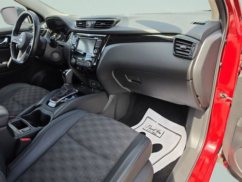 Used 2022 Nissan Rogue Sport SV w/ Technology Package FWD image 14