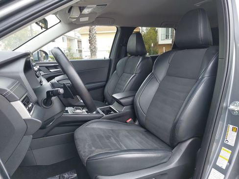 Used 2024 Mitsubishi Outlander SE AWD/4WD image 17