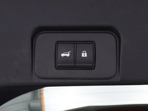 Used 2024 Nissan Rogue SV FWD image 33