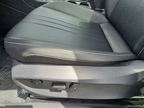 Used 2023 Volkswagen Tiguan SE w/ Panoramic Sunroof Package FWD image 27