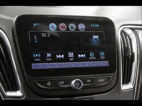 Used 2018 Chevrolet Malibu LT w/ Leather Package FWD image 10