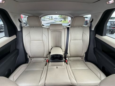 Used 2020 Land Rover Discovery Sport SE AWD/4WD image 19