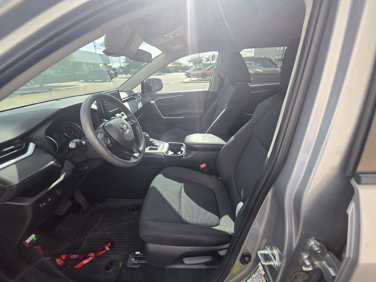 Used 2021 Toyota RAV4 LE FWD image 10