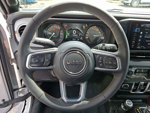 Used 2024 Jeep Wrangler Unlimited Sahara image 16