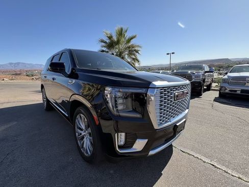 Used 2022 GMC Yukon Denali w/ Denali Premium Package image 7