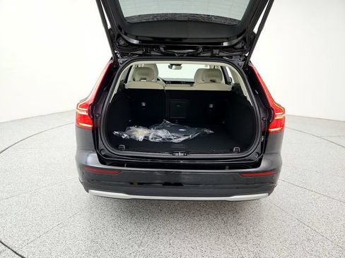 New 2026 Volvo V60 B5 Cross Country Plus w/ Climate Package AWD/4WD image 15