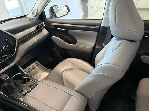 Used 2024 Toyota Highlander Platinum AWD/4WD image 23