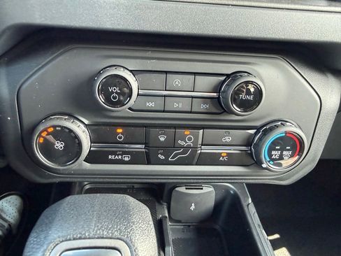 New 2025 Ford Bronco 4-Door AWD/4WD image 21