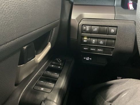 Used 2025 Toyota Tacoma TRD Sport w/ TRD Sport Upgrade Package image 17