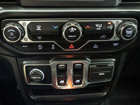 Used 2022 Jeep Wrangler Sport AWD/4WD image 32