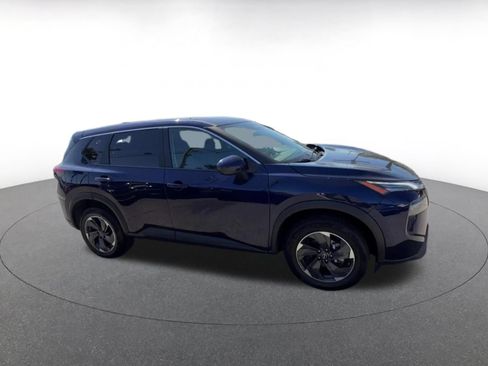 Used 2025 Nissan Rogue SV AWD/4WD image 2
