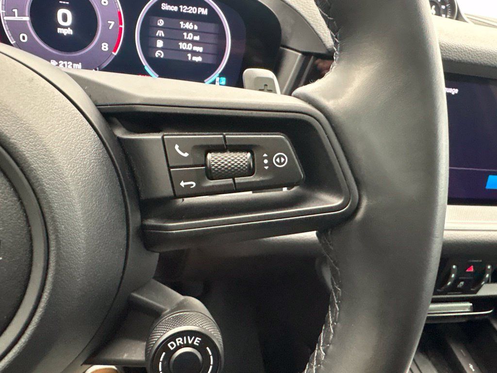 Certified 2024 Porsche Cayenne Coupe AWD/4WD image 36