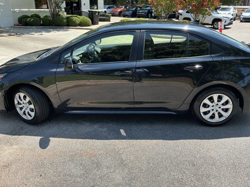 Used 2020 Toyota Corolla LE FWD image 7