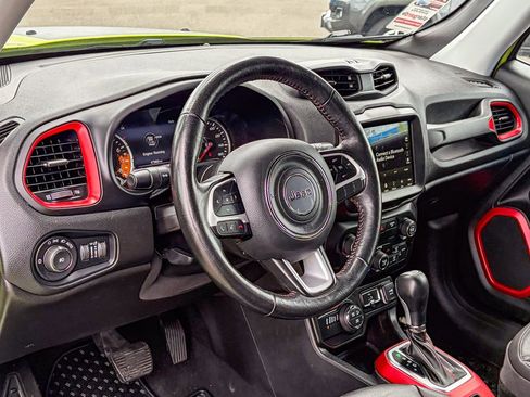 Used 2018 Jeep Renegade Trailhawk image 8