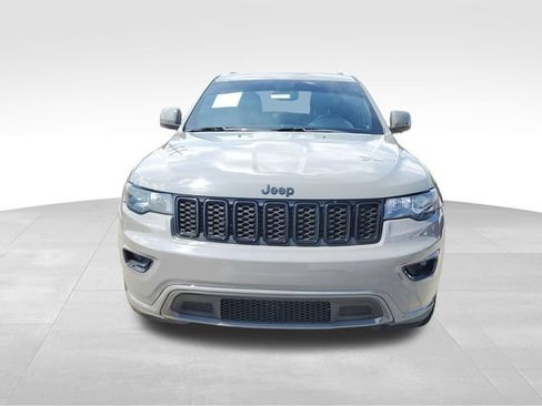 Used 2020 Jeep Grand Cherokee Altitude RWD image 2
