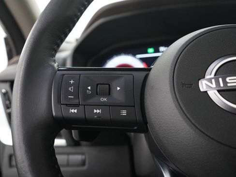 Used 2023 Nissan Rogue Platinum AWD/4WD image 29