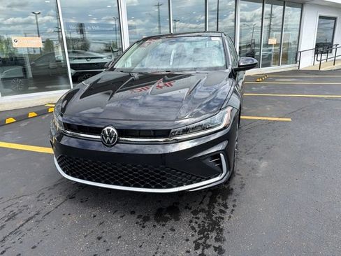 New 2026 Volkswagen Jetta SE FWD image 10