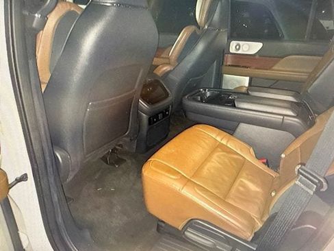 Used 2022 Lincoln Navigator Reserve AWD/4WD image 8