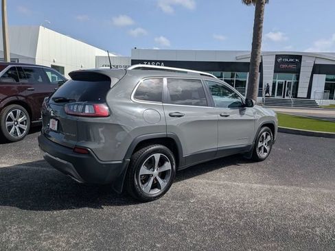 Used 2019 Jeep Cherokee Limited w/ Technology Group FWD image 4