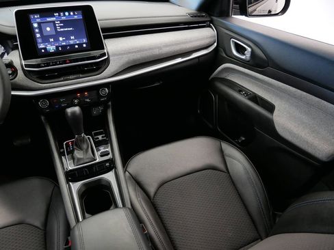 Certified 2025 Jeep Compass Latitude image 18