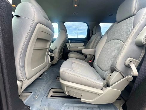 Used 2011 GMC Acadia SLE image 18