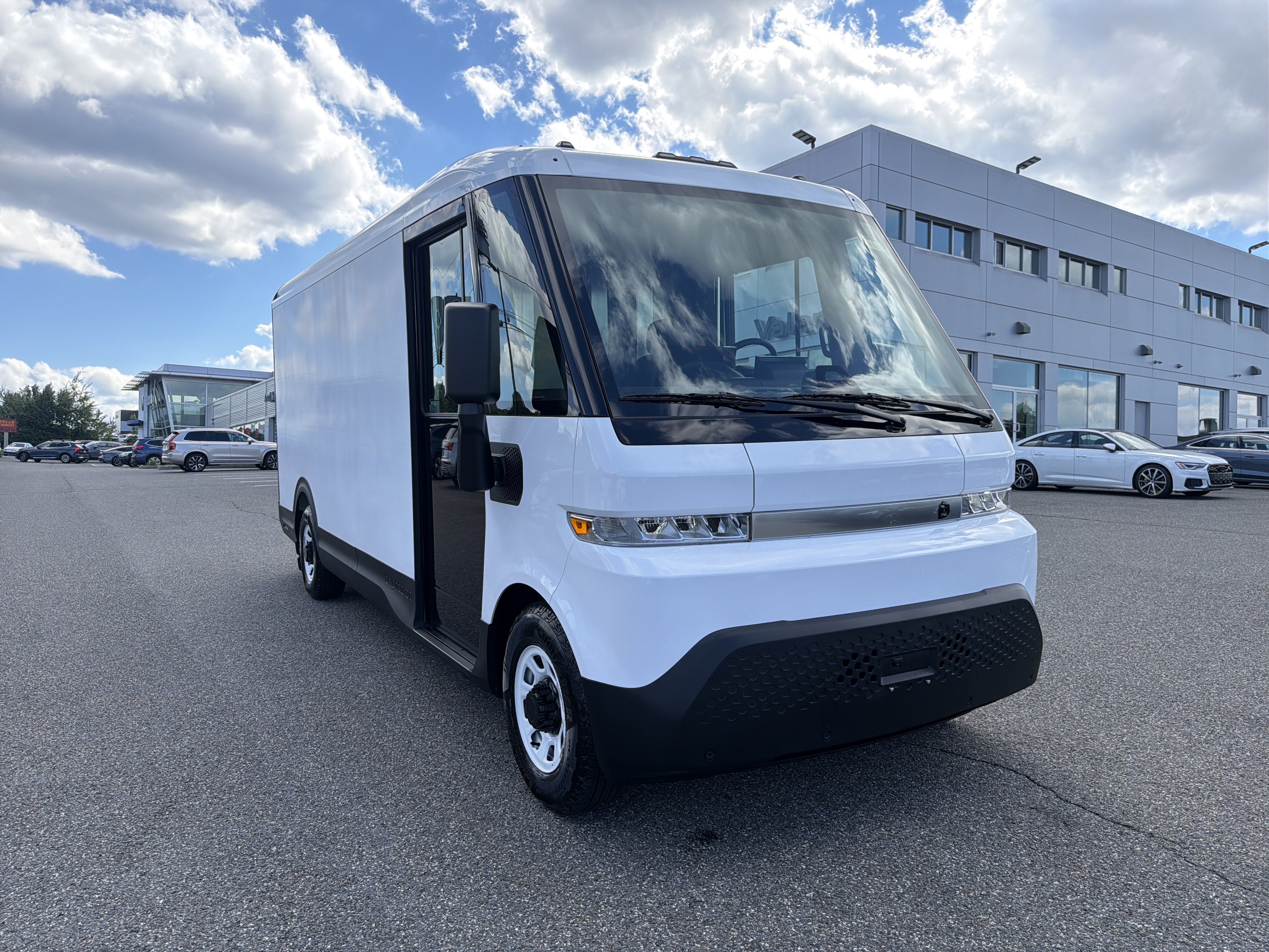 Used 2024 Chevrolet Brightdrop 600 w/ Commercial Equipment Package AWD/4WD image 1