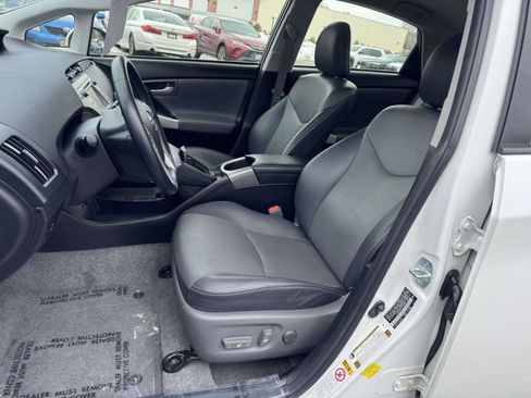 Used 2014 Toyota Prius Four image 15