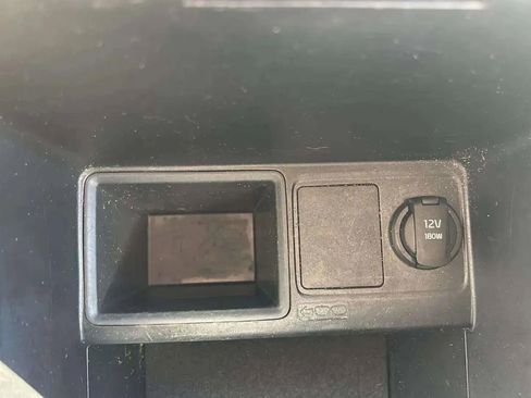 Used 2017 Kia Sedona LX image 40