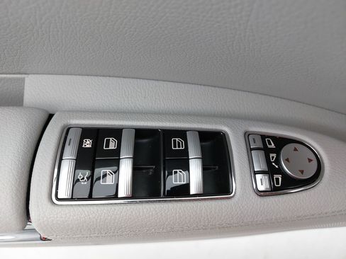 Used 2010 Mercedes-Benz S 550 image 30