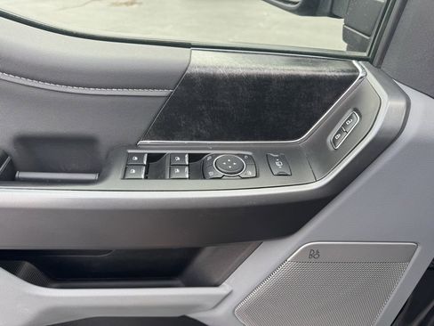 Used 2025 Ford F250 XLT w/ Black Appearance Package image 3