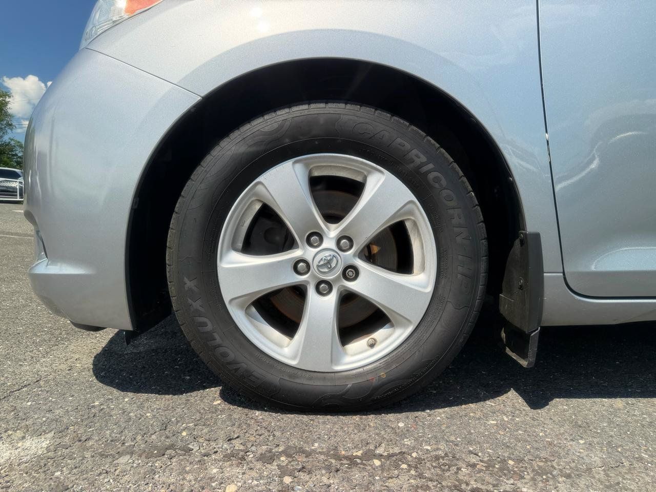 Used 2017 Toyota Sienna LE FWD image 25