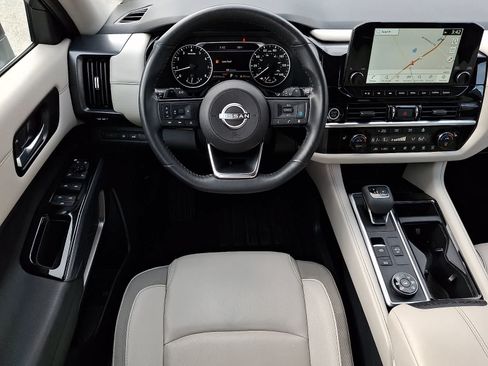 Used 2023 Nissan Pathfinder SL AWD/4WD image 14