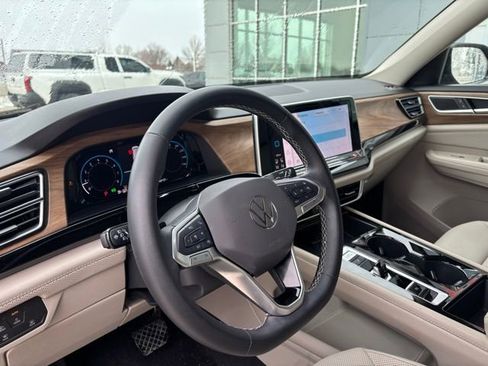 Used 2024 Volkswagen Atlas SE image 7