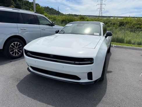 Used 2024 Dodge Charger Daytona R/T w/ Plus Group AWD/4WD image 5