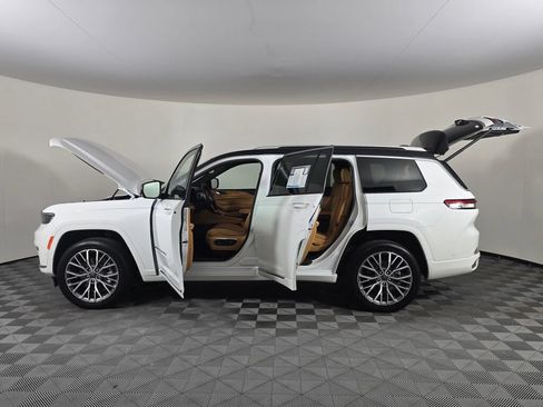 Used 2023 Jeep Grand Cherokee L Summit AWD/4WD image 16