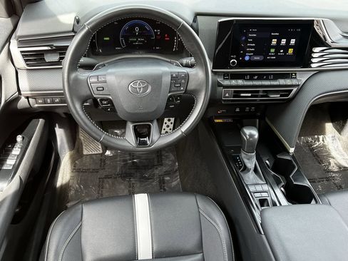 Used 2025 Toyota Camry SE image 10